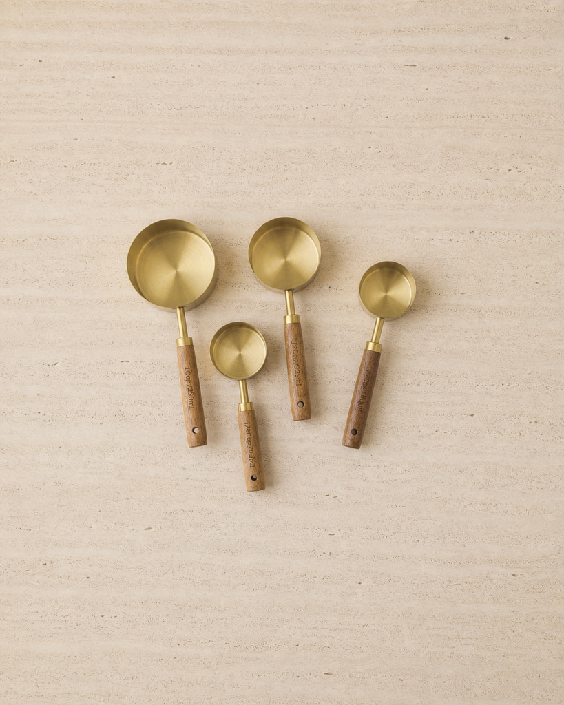 WOOD HANDLE MEASURING CUPS SET